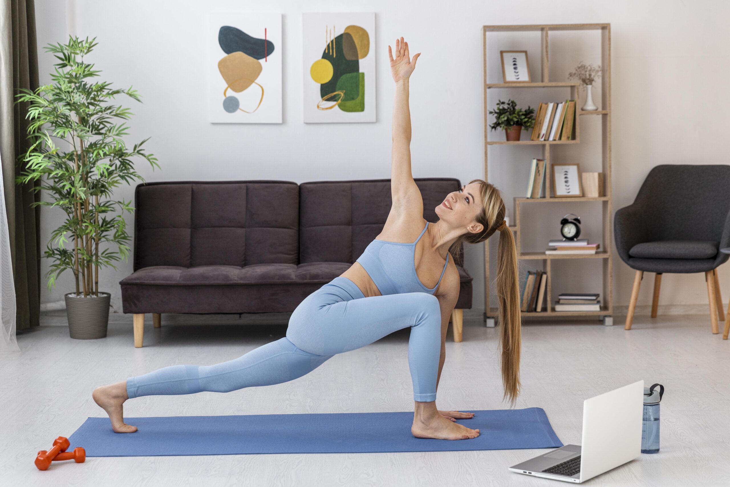 portrait-woman-training-home-mat (2)